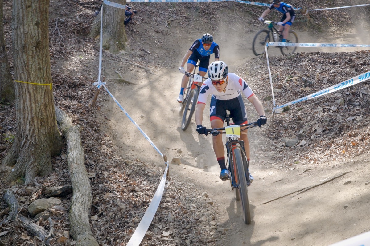 先頭を走る沢田時(TEAM BRIDGESTONE Cycling)。この後パンクで後退してしまう