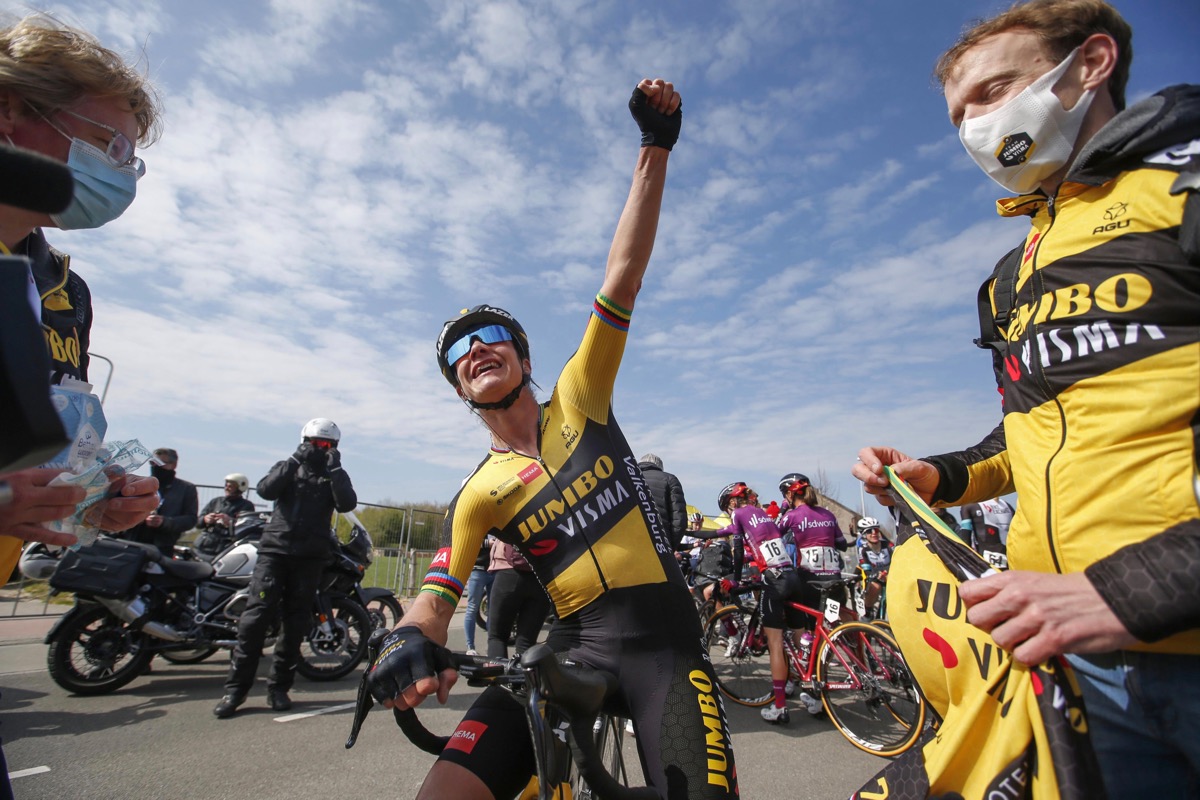 初のアムステルゴールドレース制覇を遂げたマリアンヌ・フォス(オランダ、ユンボ・ヴィズマ)