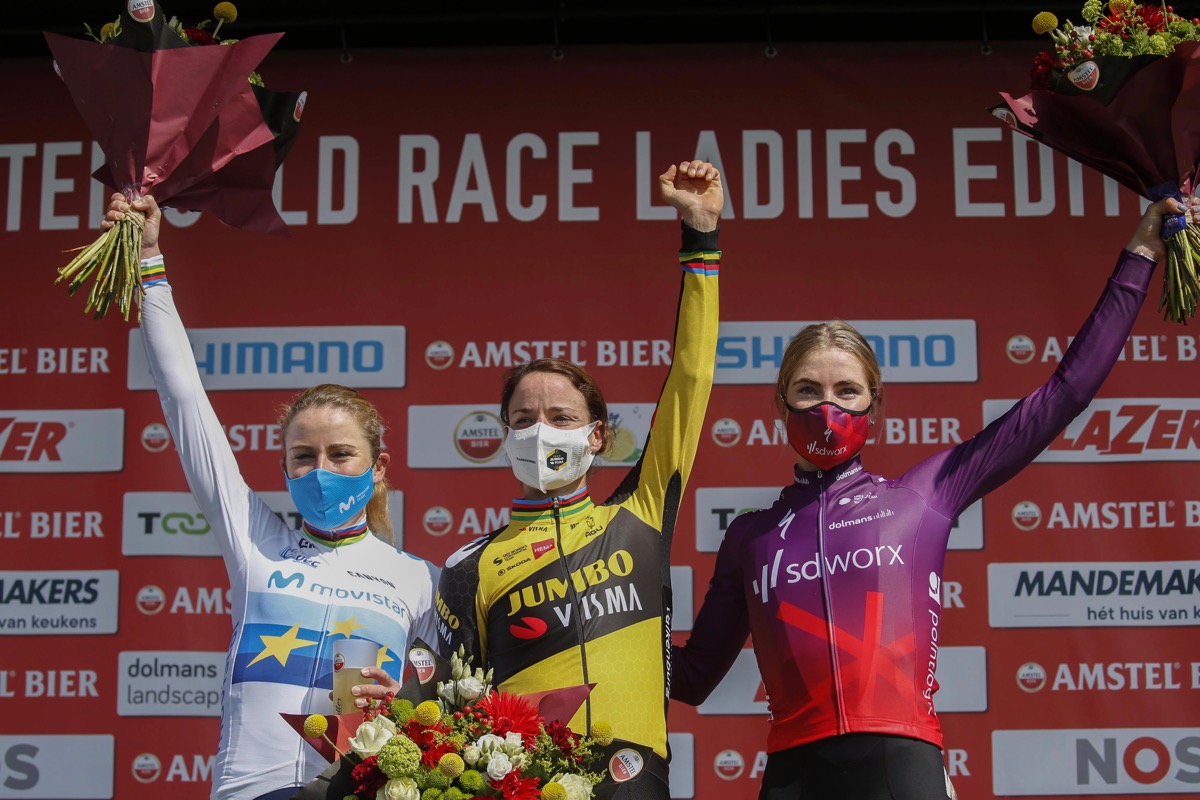 アムステルゴールドレース2021女子表彰台:3位ファンフルーテン、1位フォス、2位フォレリング