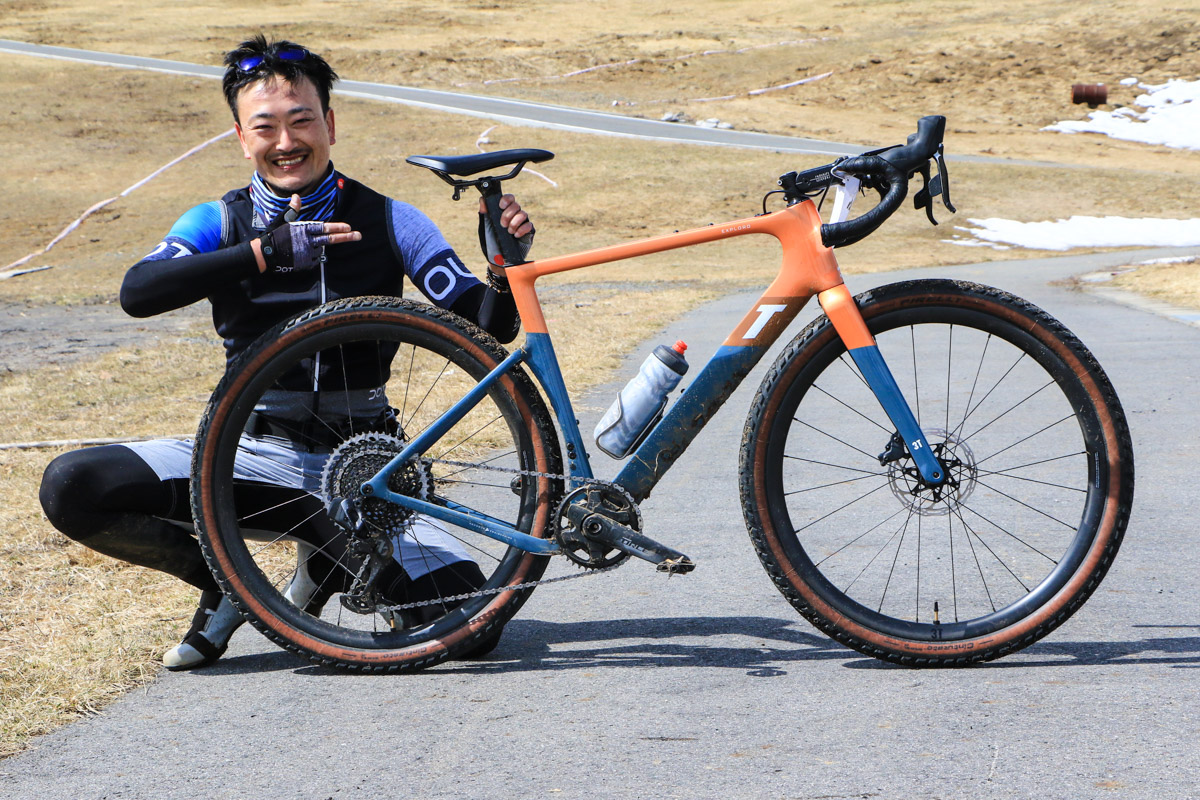 下田晋一郎さん(サイクルハウスWISH)と愛車の3T EXPLORO RACE MAX