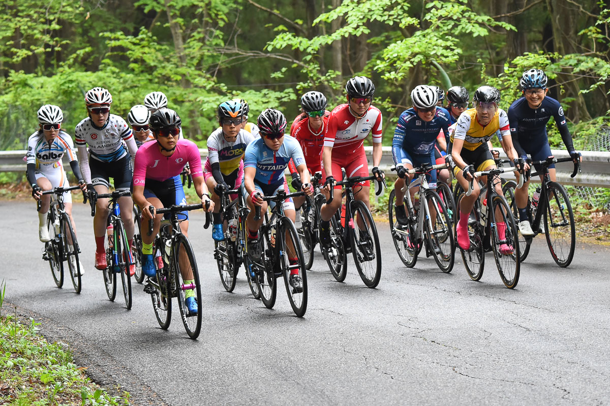 女子 東京五輪女子MTB代表の今井美穂(写真中央)が出場