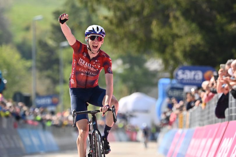 最後の1急山岳を逃げ切ったダニエル・マーティン(アイルランド、イスラエル・スタートアップネイション)が区間優勝
