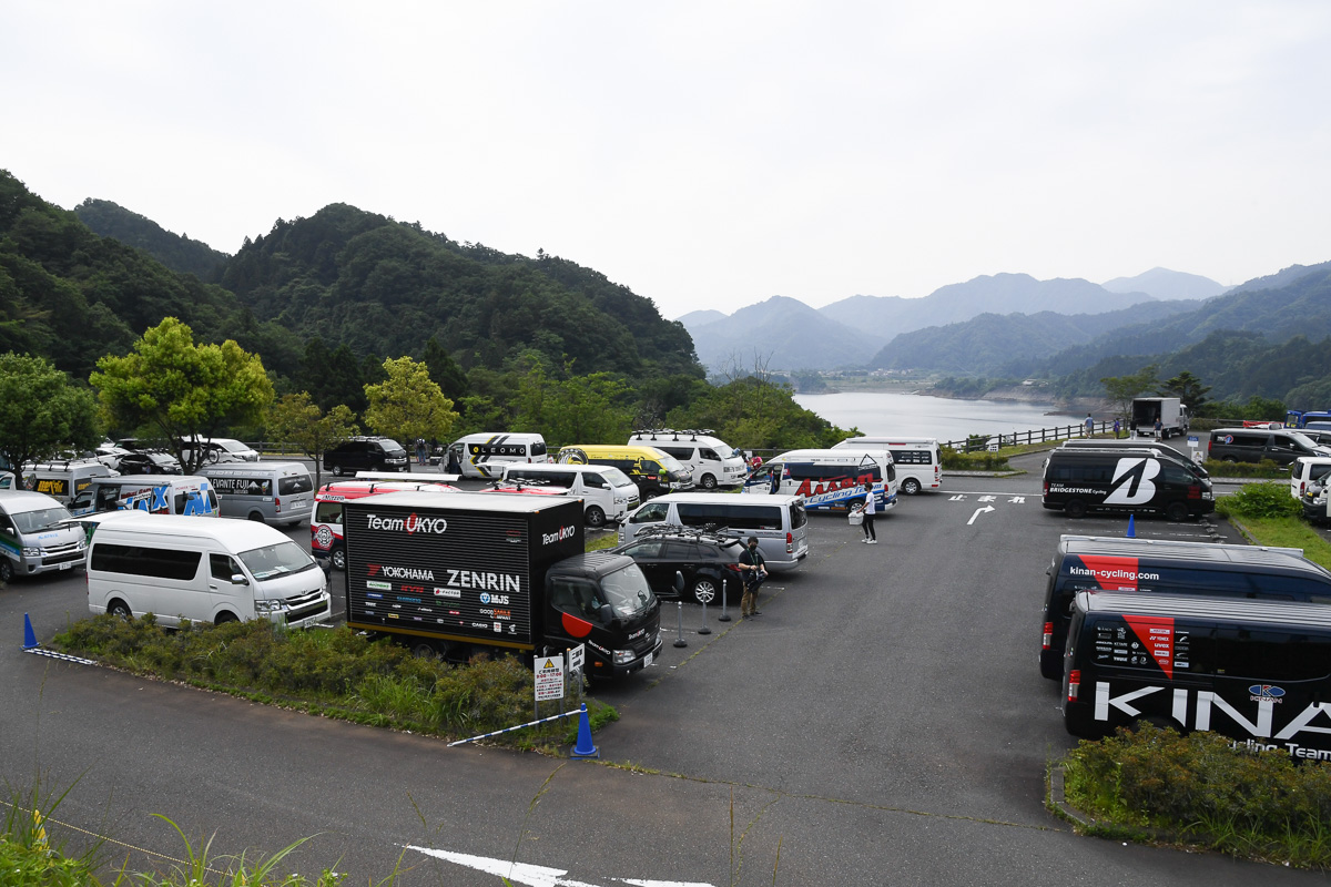 相模原ステージ フィニッシュ地点 チームバブルに指定されるチームカー駐車場