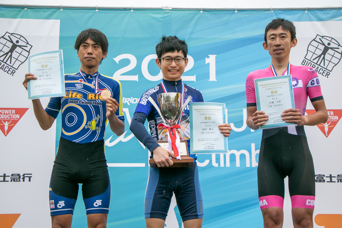 主催者選抜男子 左から3位の板子佑士、1位の池田隆人(TEAM ZWC)、2位の加藤大貴(COW GUMMA)
