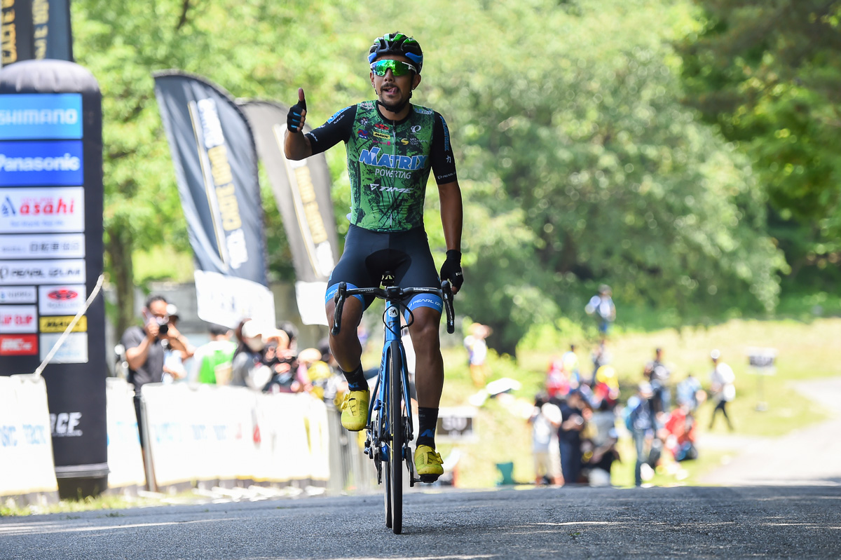 2周を逃げ切った小林海(マトリックスパワータグ)がJプロツアー初優勝
