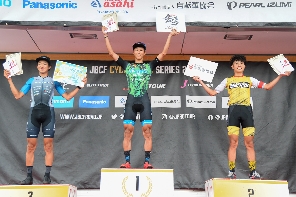 7月の西日本ロードクラシックで3位に入った冨尾大地(写真左)