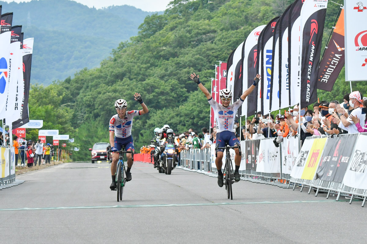 山本大喜と畑中勇介(ともにキナンサイクリングチーム)が3位、4位でフィニッシュ