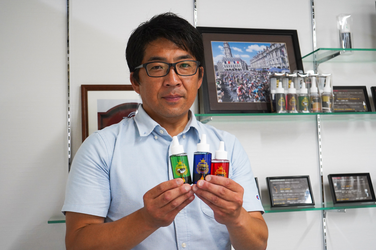 ブランドストーリーと製品を紹介してくれた白石力さん(ヴィプロス代表)