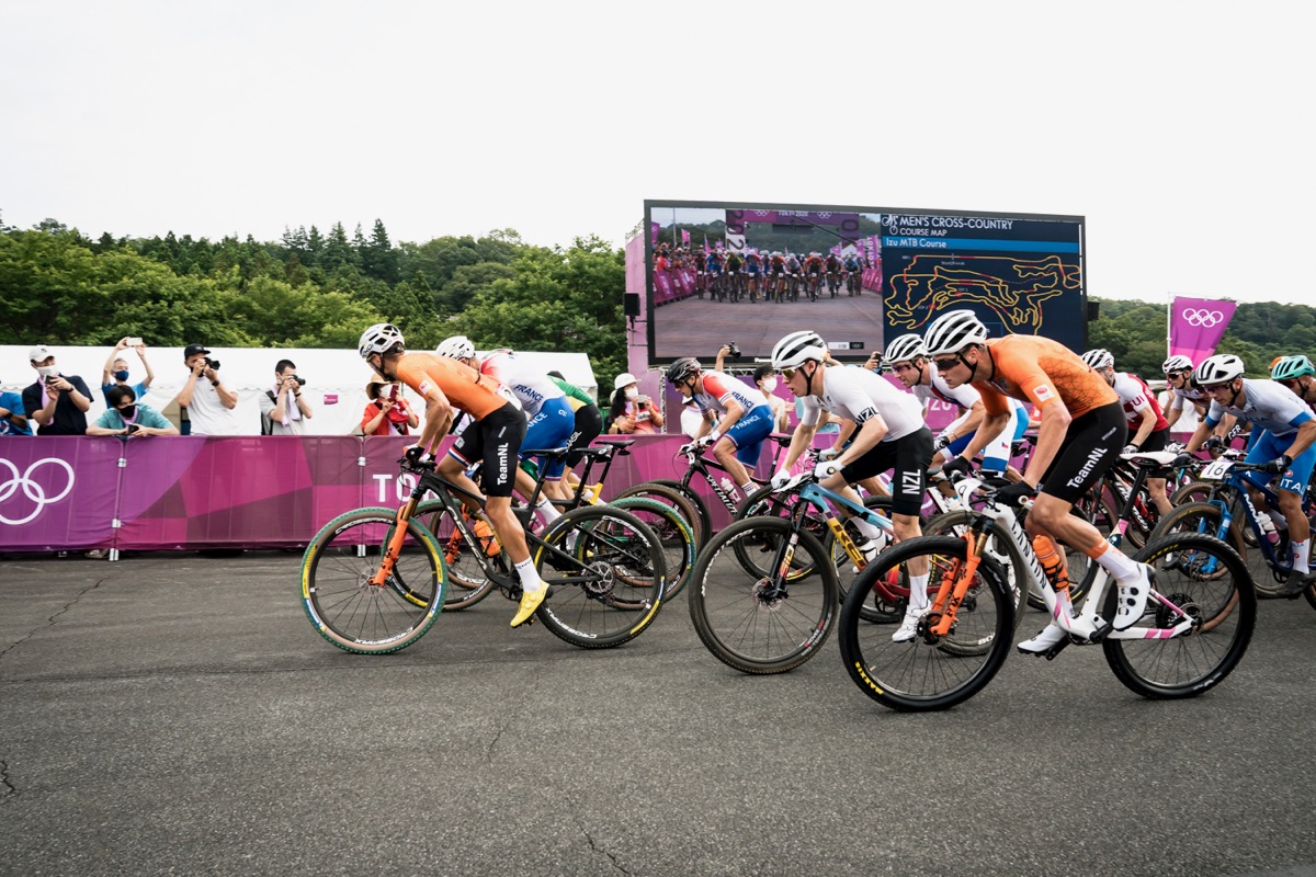 15時に男子レースがスタート。ミラン・ファーダー(オランダ)がダッシュを決める
