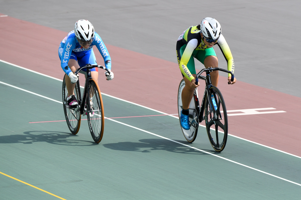 女子ケイリン 伊藤優里(朝明高校)が、中本真弥(VC VELOCE)を下して優勝