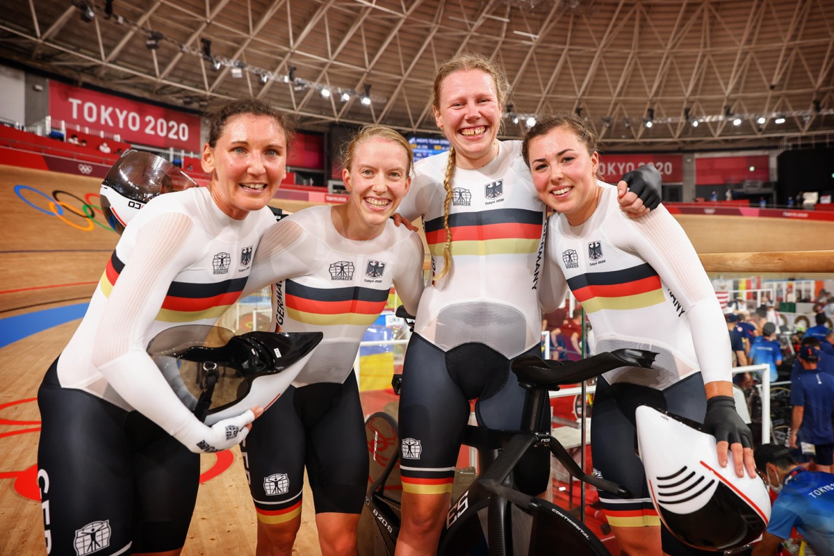 女子チームパーシュートで優勝したドイツ 左からブレナウアー、ブラウセ、クローガー、クライン