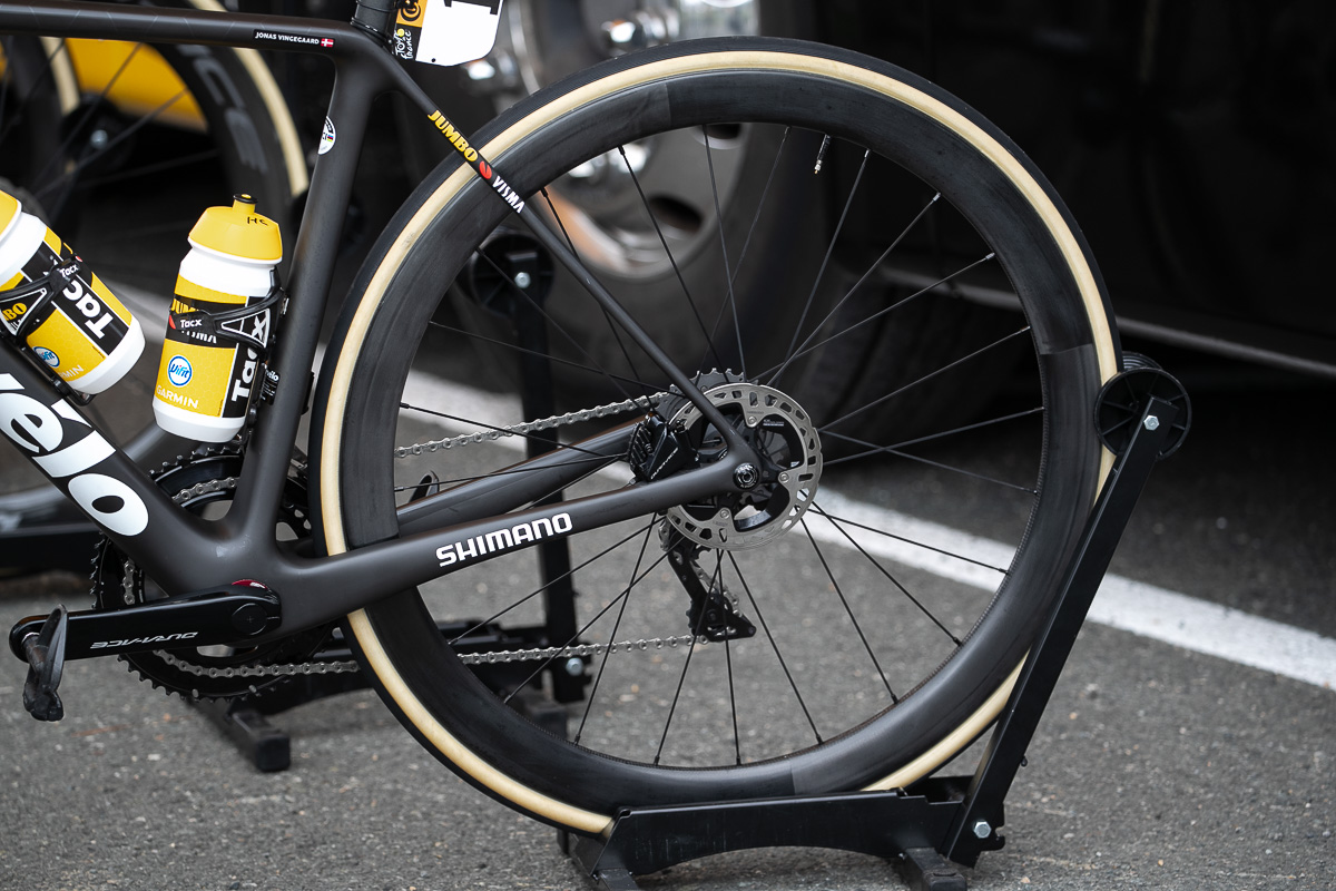 ノーロゴのヴィジョンのMETRON 45 SLホイール。主に山岳ステージで使用された