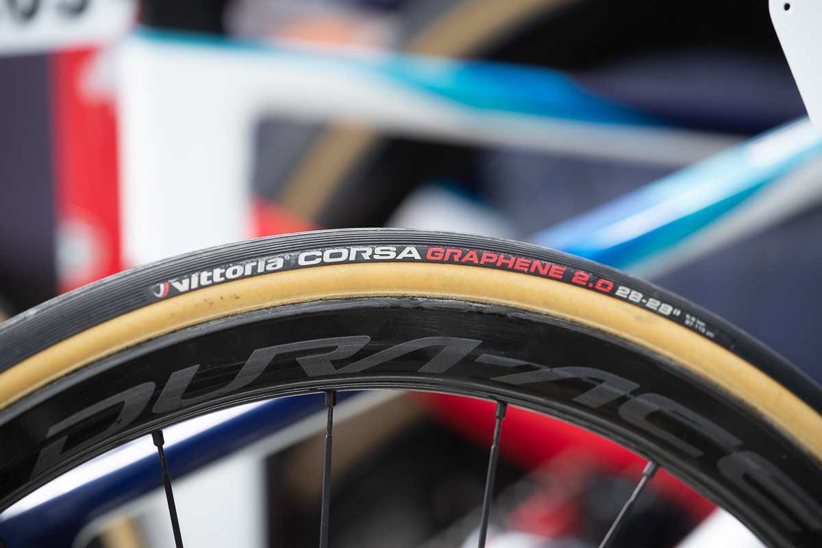 タイヤはヴィットリアのCORSA