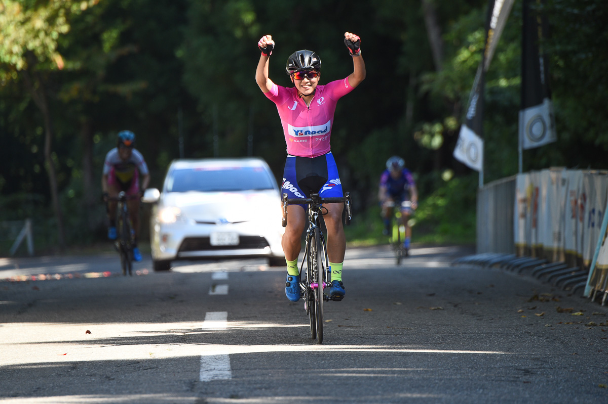 女子 大堀博美(MOPS)を振り切った植竹海貴(Y's Road)が今季9勝目