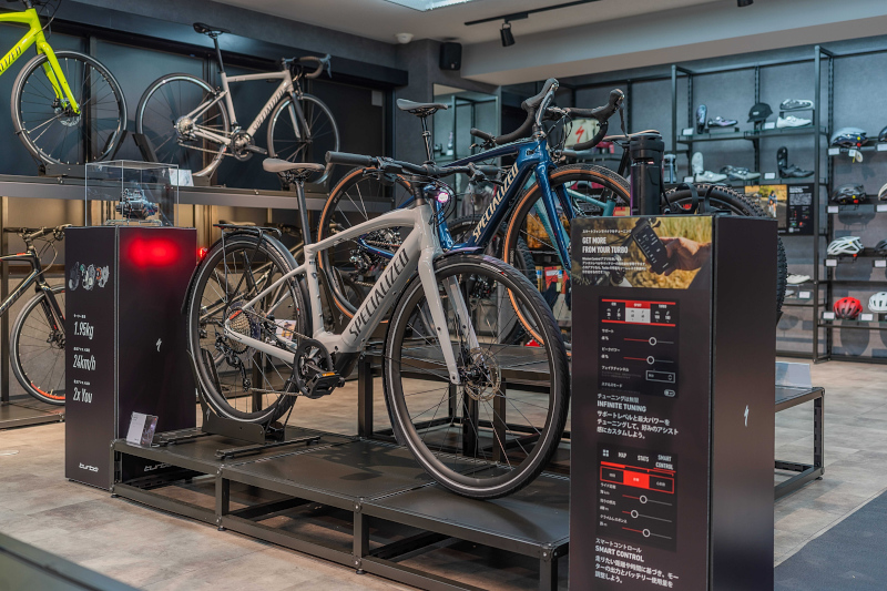 eクロスバイクVado SL(Super light)とeロードバイクのCREO SL