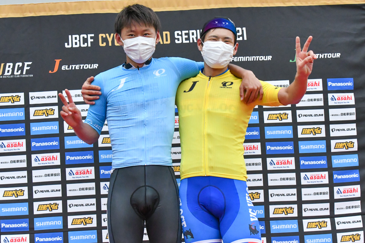 Jエリートツアー個人総合優勝 池川辰哉(VC VELOCE、写真右)とU19首位の岩田聖矢(Avenir Yamanashi Yamanakako)