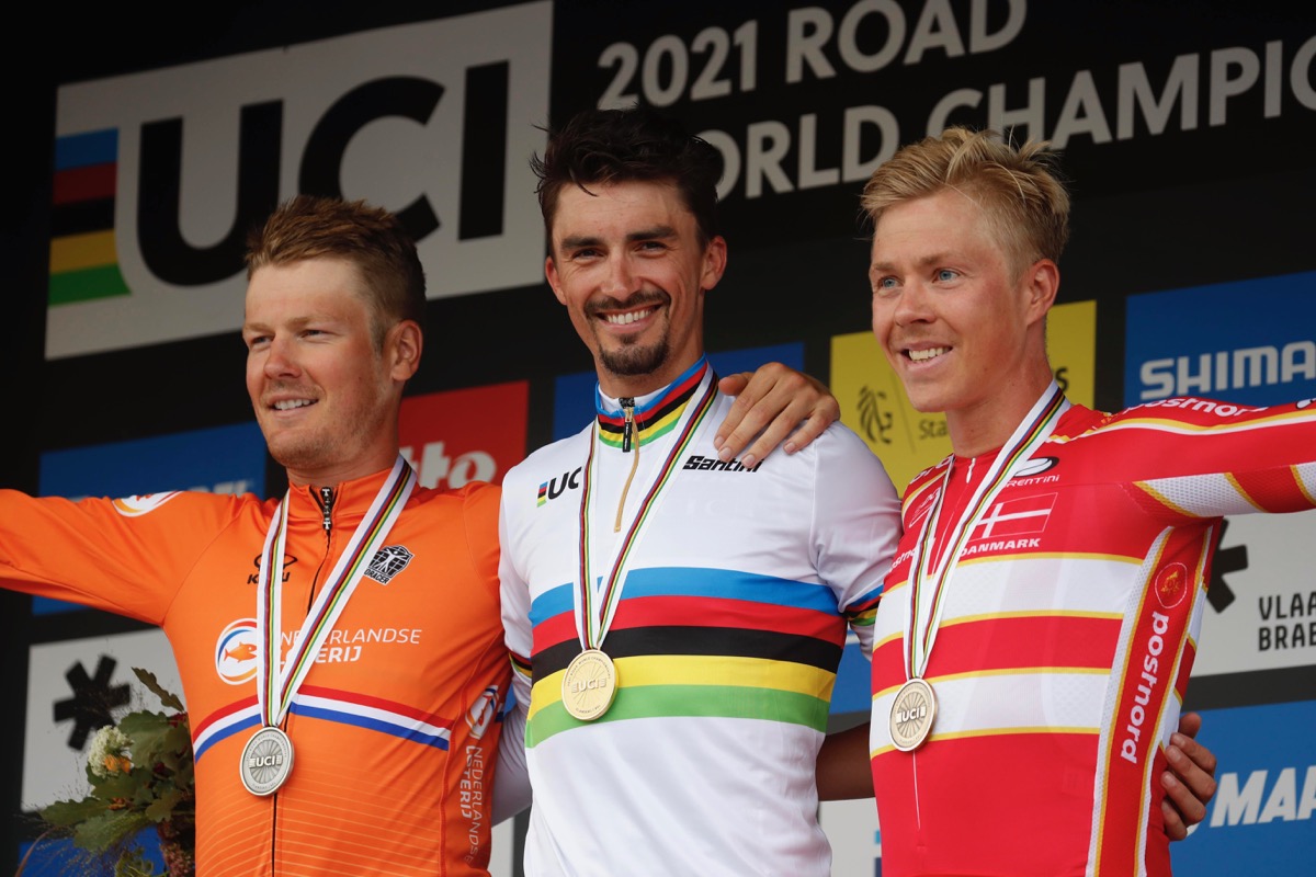 男子エリートロードレース表彰台:2位ファンバーレ、1位アラフィリップ、3位ヴァルグレン