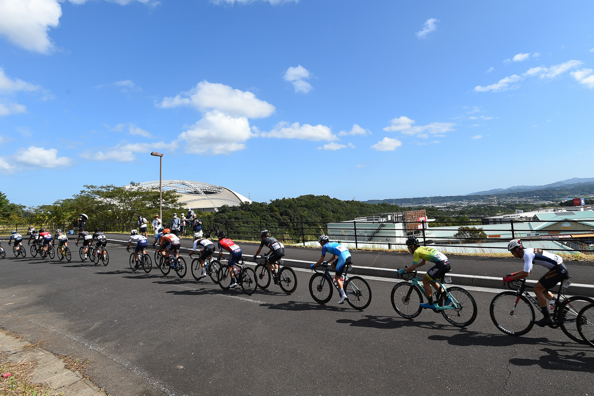 大分スポーツ公園周辺の丘陵地帯を利用したコース 左奥に見える丸い屋根は昭和電工ドーム