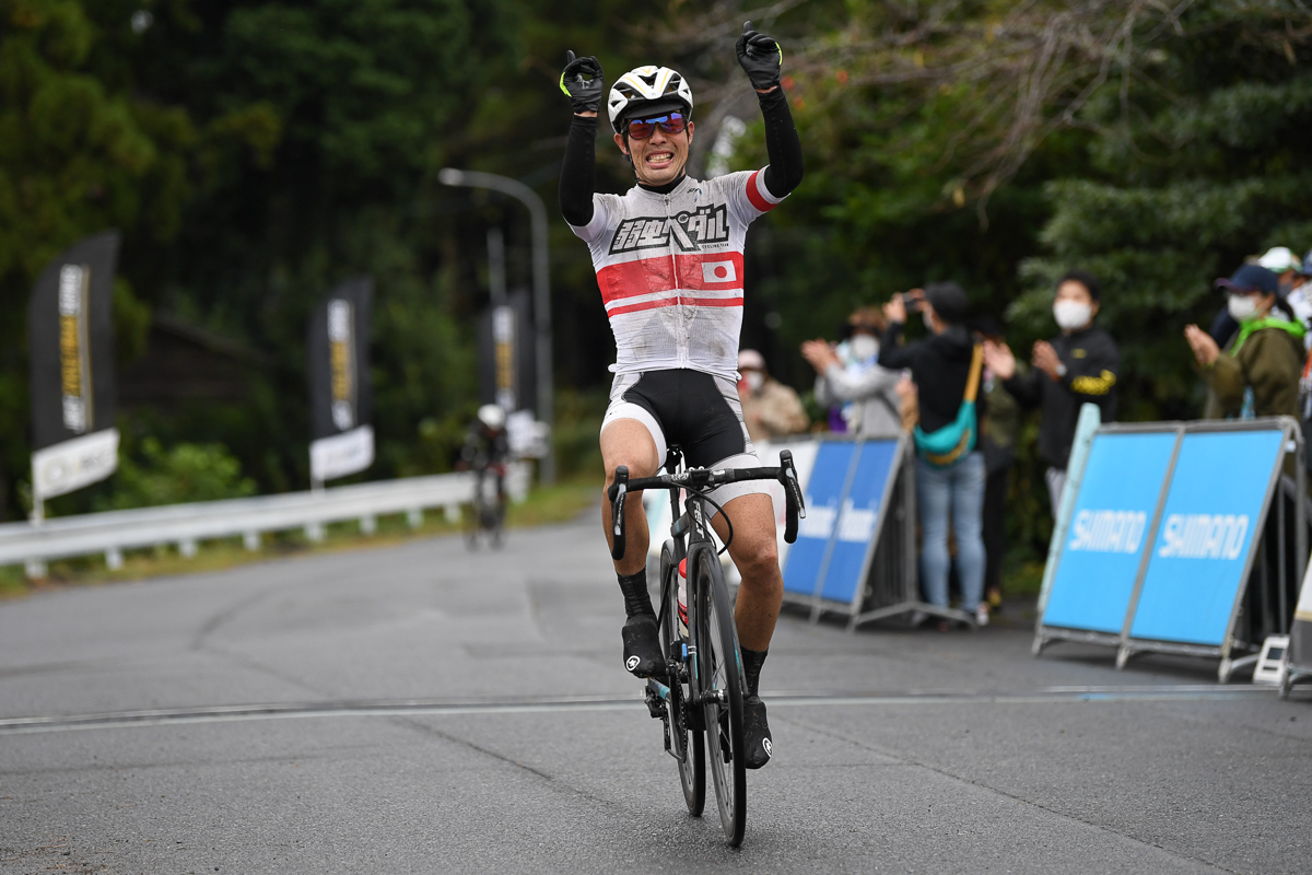 入部正太朗(弱虫ペダルサイクリングチーム)が優勝