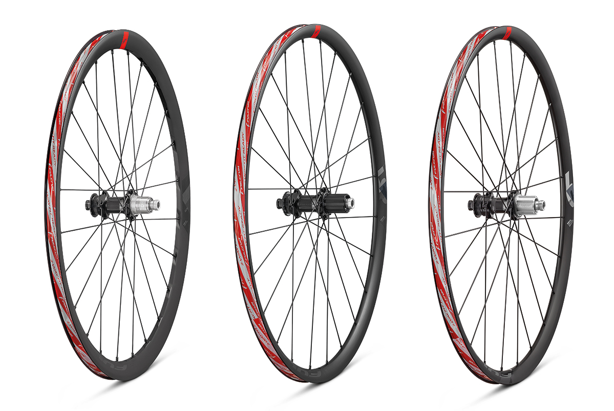 フルクラム RACING DBの新型が登場した(左から4、5、6)