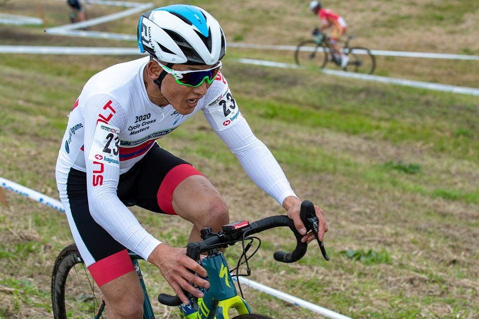 昨年の全日本男子マスターズの40代で優勝した生田目修(イナーメ信濃山形&大幸ハーネス) がC2のトップタイムより20秒速くゴールし優勝