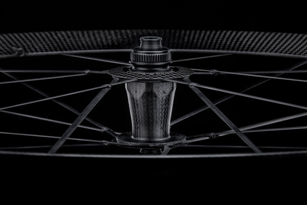 新設計のペンタゴンSLハブ DTスイス180Sをベースとした新モデルだ