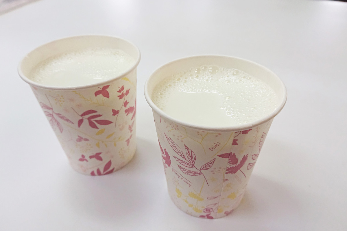 しぼりたての生牛乳。牛乳の香りや甘みを堪能できる