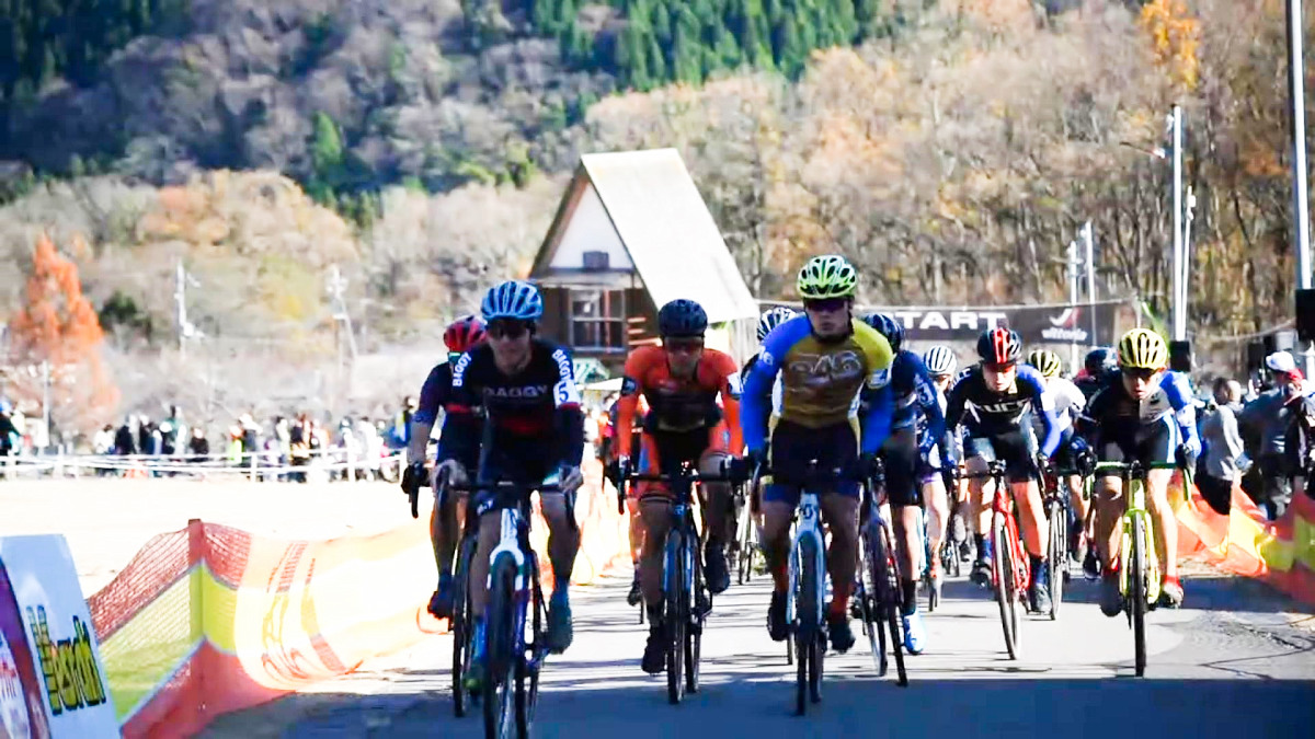 ホールショットは岸央展(Baggy racing cyclocross)が獲得