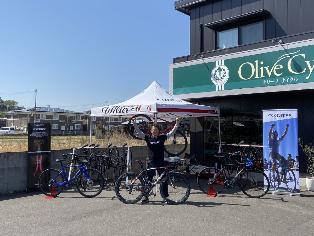 4月:香川県丸亀市に移転した新店舗で元気いっぱいのオリーブサイクルさん。讃岐うどんももちろんですが、近場に美味しいパン屋もあるそうです