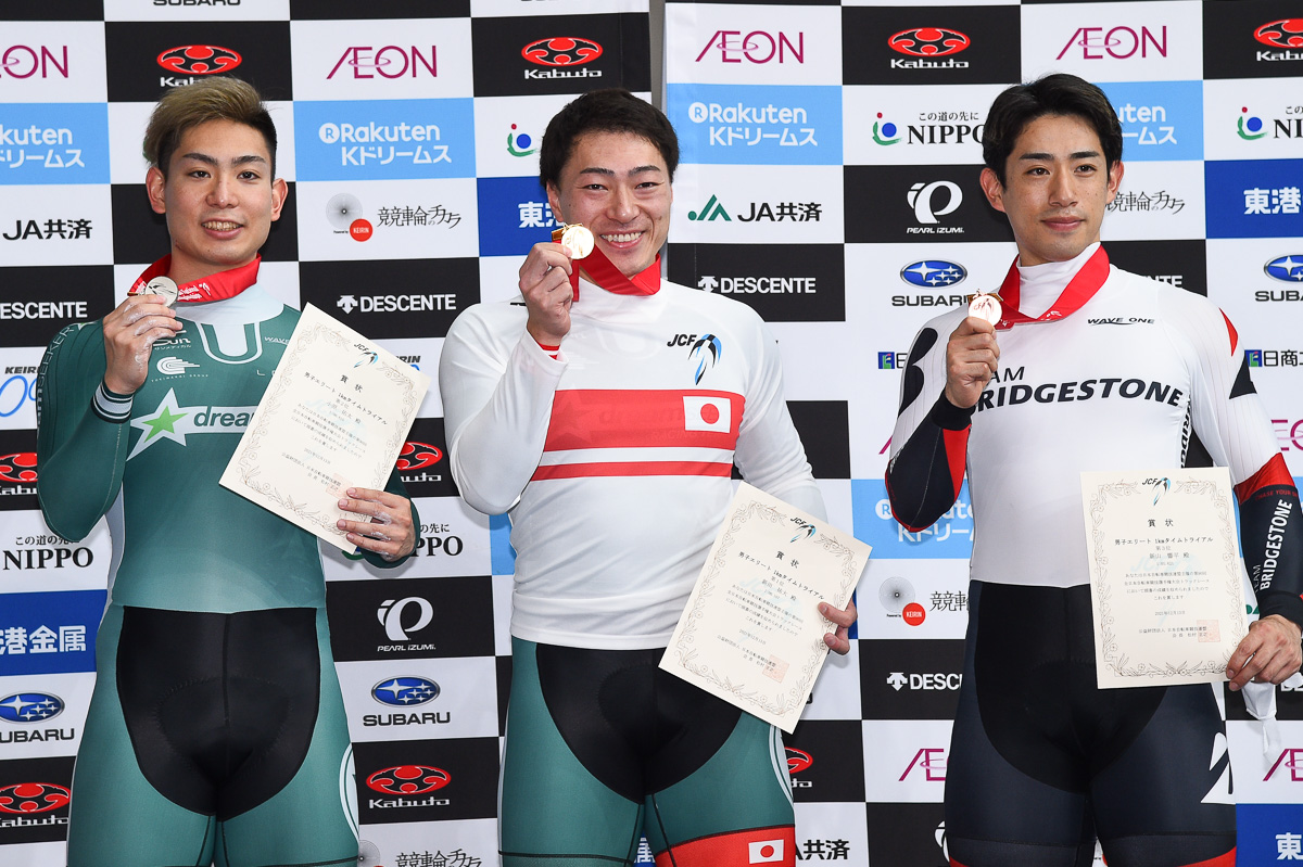 2021年全日本選手権では1kmTT大会記録で優勝した新田祐大(写真中央)
