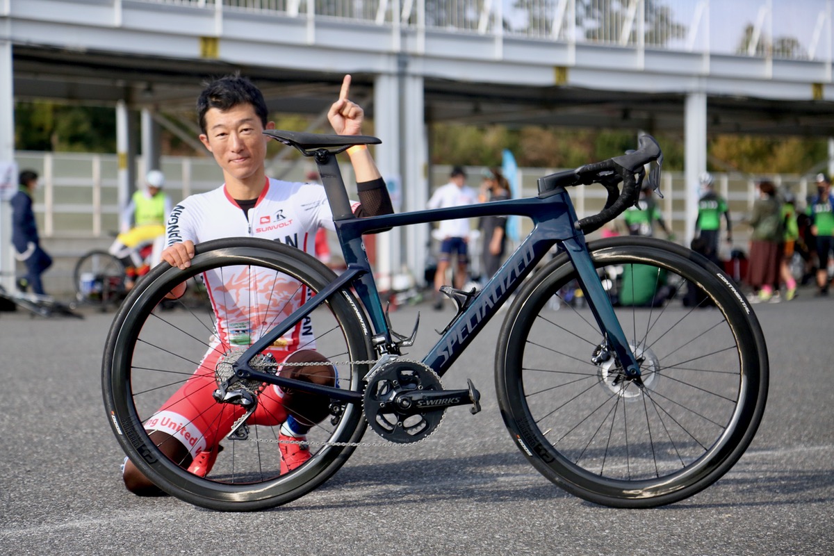 160kmチャレンジ優勝:雑賀大輔さん(湾岸カレーユナイテッド)とスペシャライズド S-WORKS VENGE