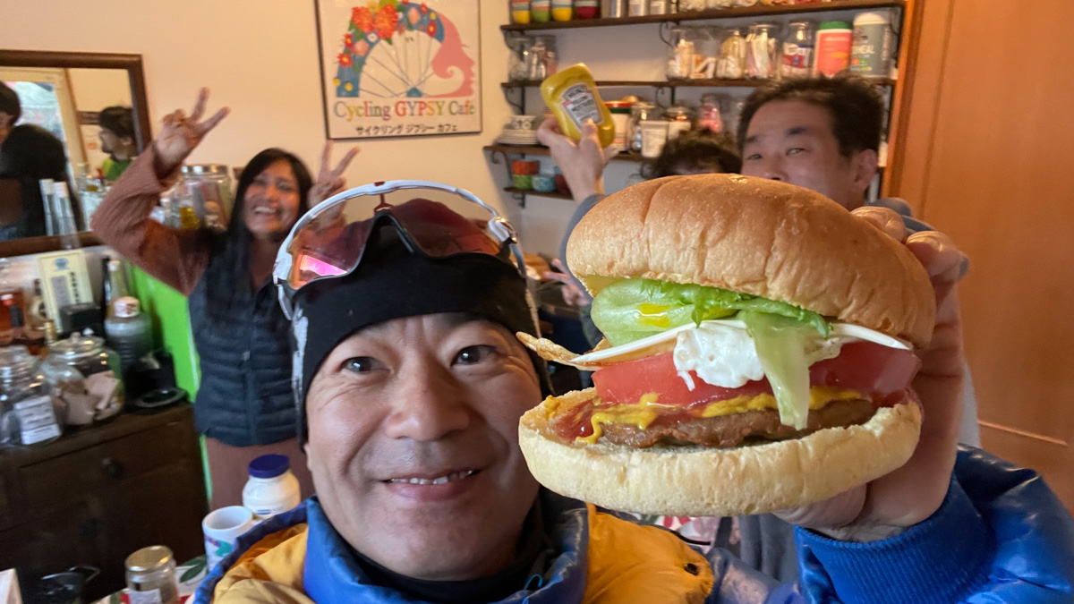 朝食にはバーガーのパワーブレックファストを頂きました