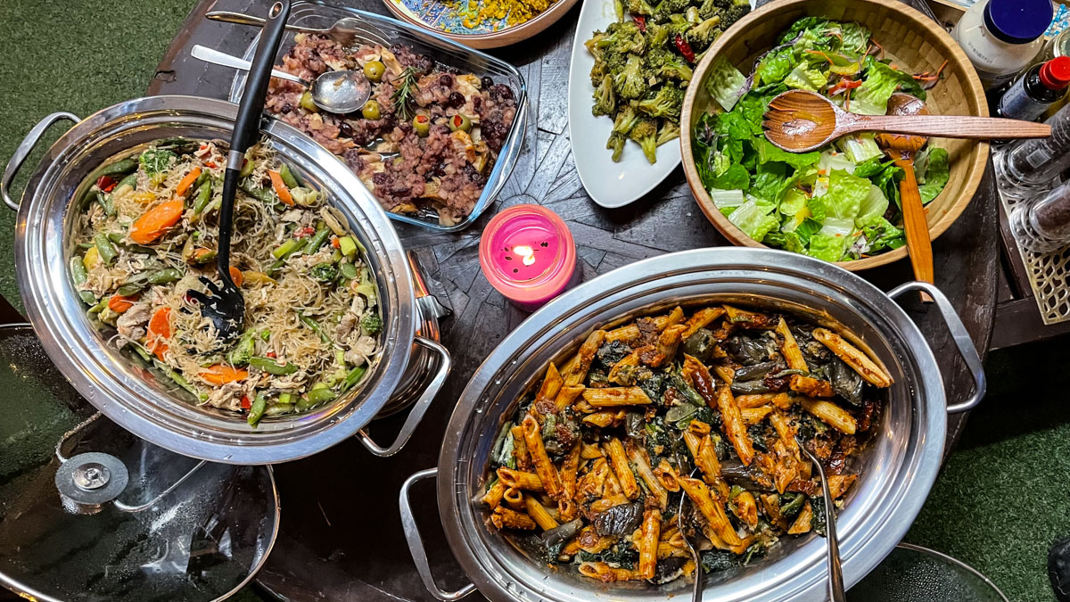 素晴らしい料理が並ぶBBQは最高の栄養補給だ