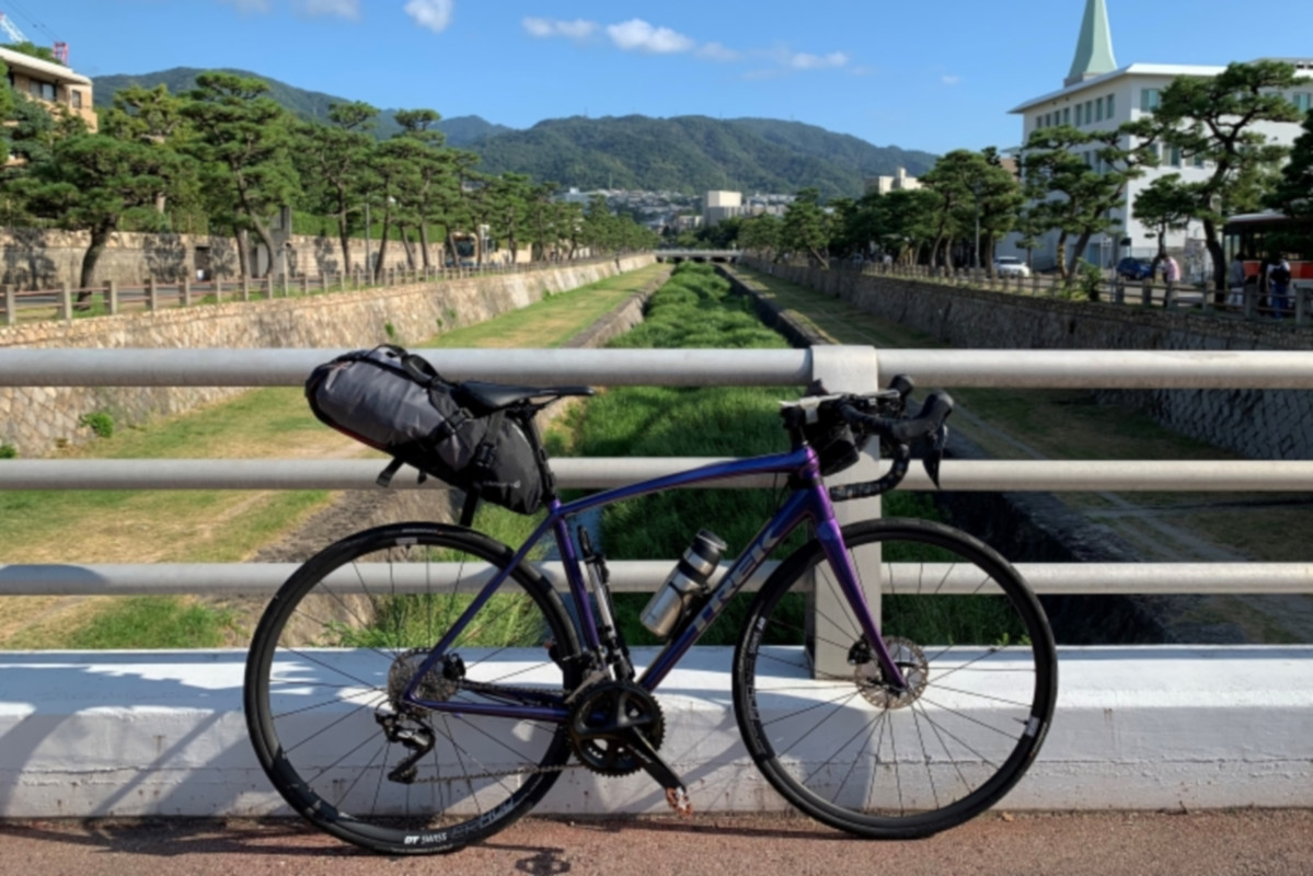 芦屋川から六甲山をのぞむ。芦屋の街はさすが高級住宅街といった風情を感じますね!