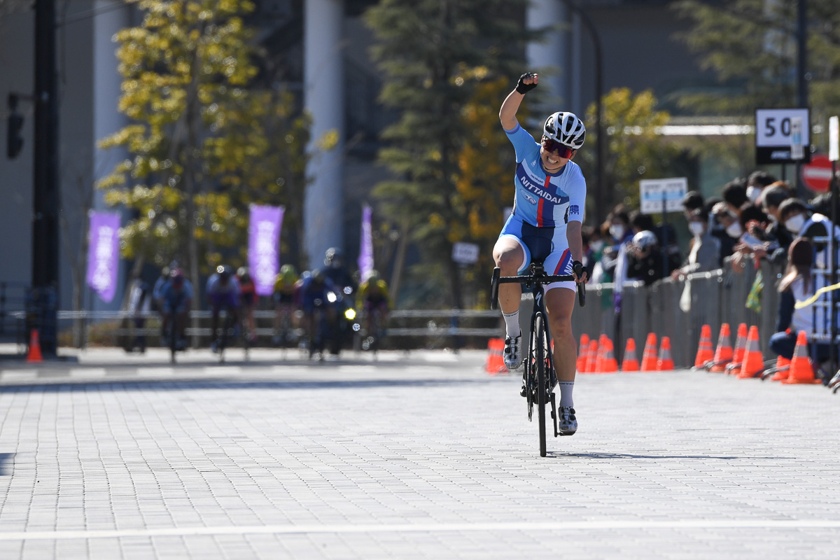 女子 残り1周を逃げ切った川口うらら(日本体育大学)が優勝