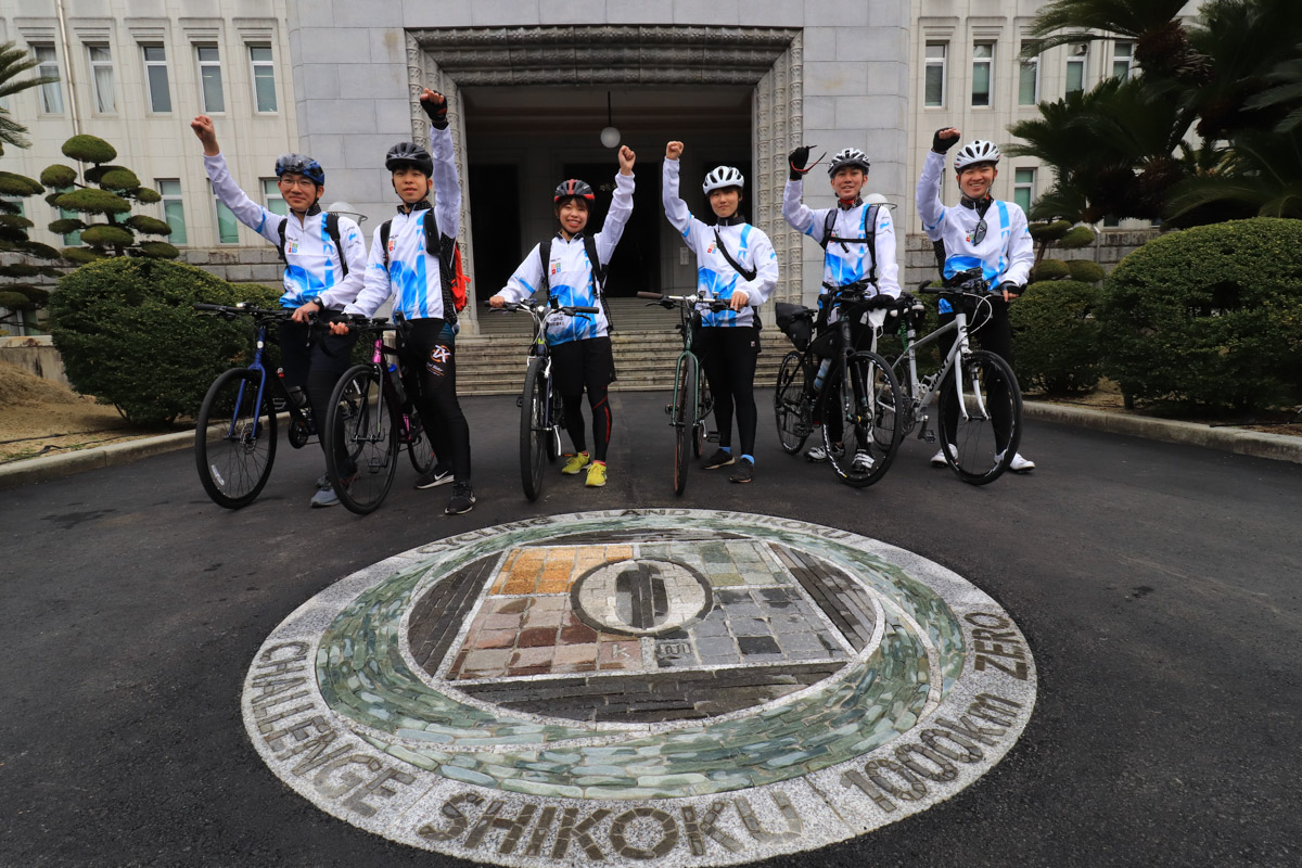 四国一周0kmモニュメントの前から1000kmの旅にいざ出発!