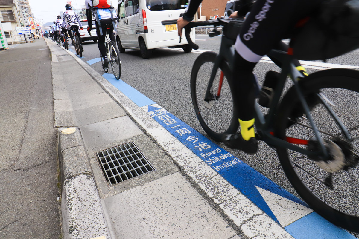 市街にはさっそく次の目的地までの距離が表示される