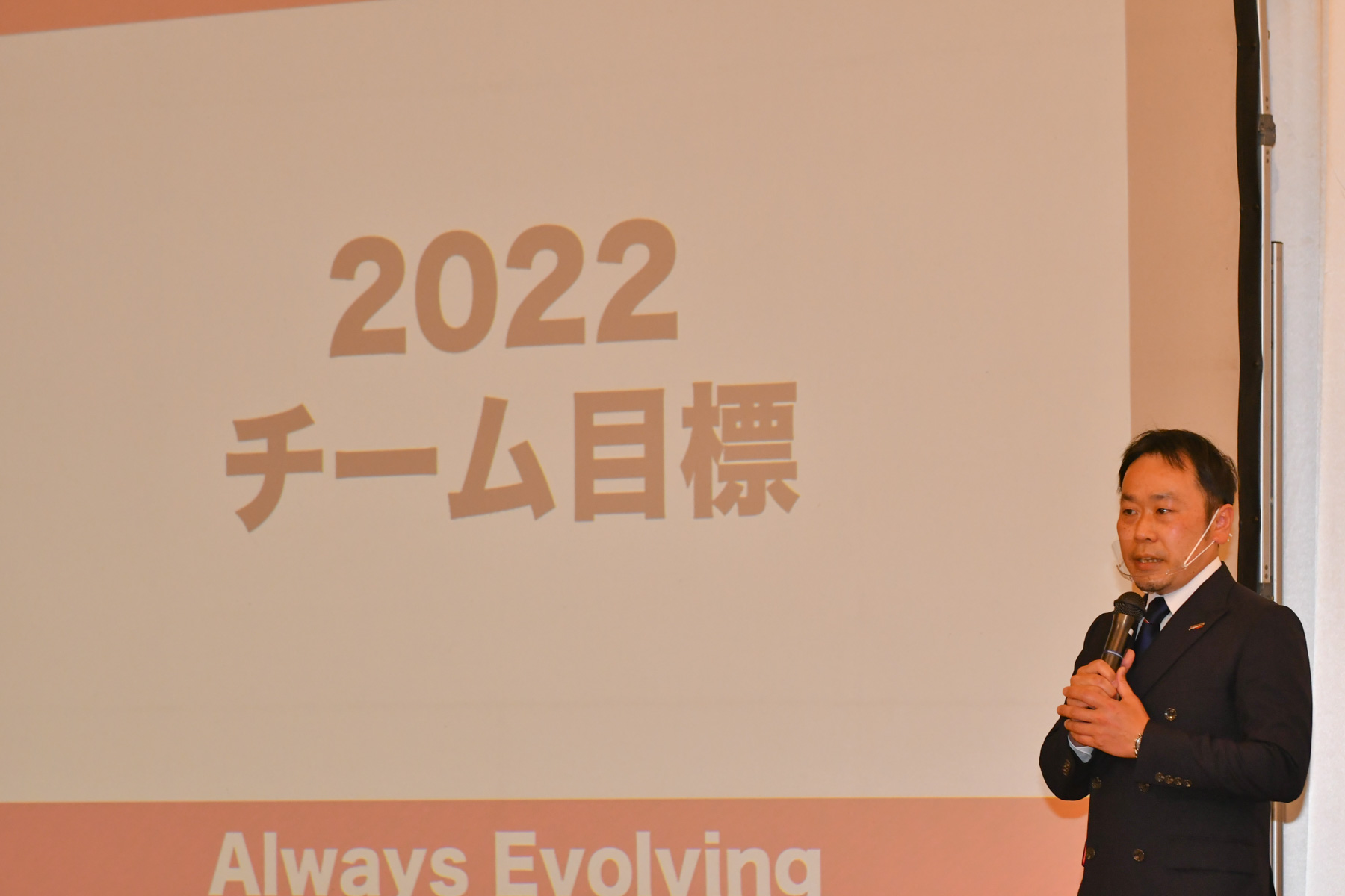 今シーズンの目標について語る清水裕輔GM兼監督