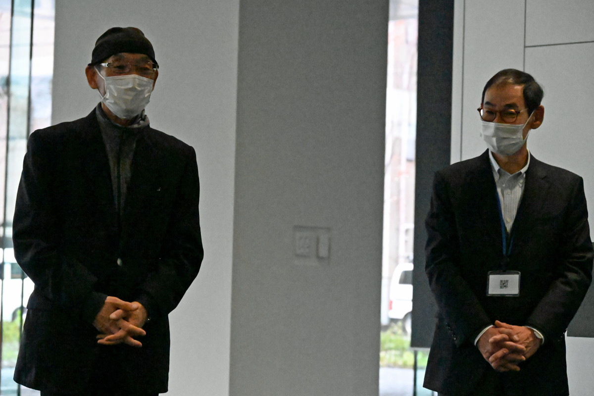 自転車博物館参与の神保正彦さん(右)と事務局長の長谷部雅幸さん(左)