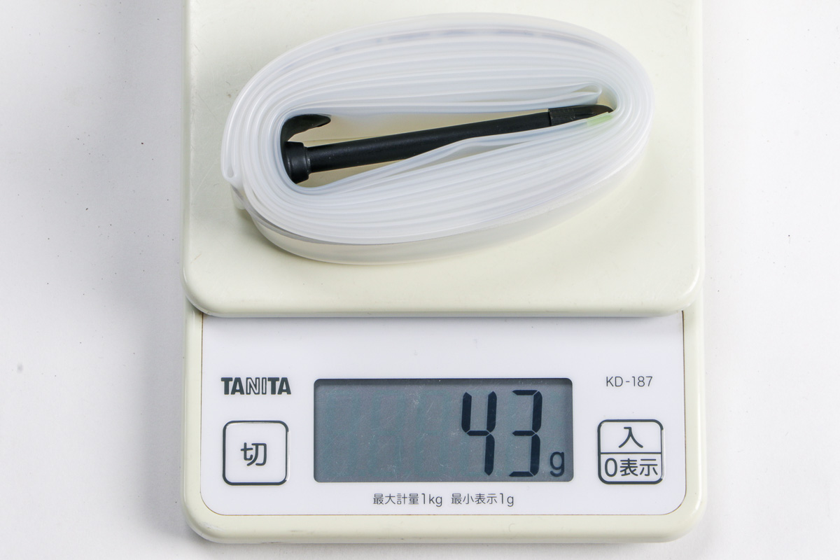 実測43g 非常に軽量なチューブだ