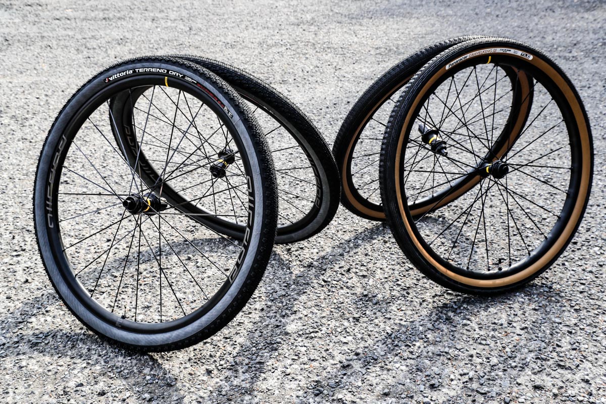 マヴィック ALLROAD 650B(左)とALLROAD SL ROAD+(右)