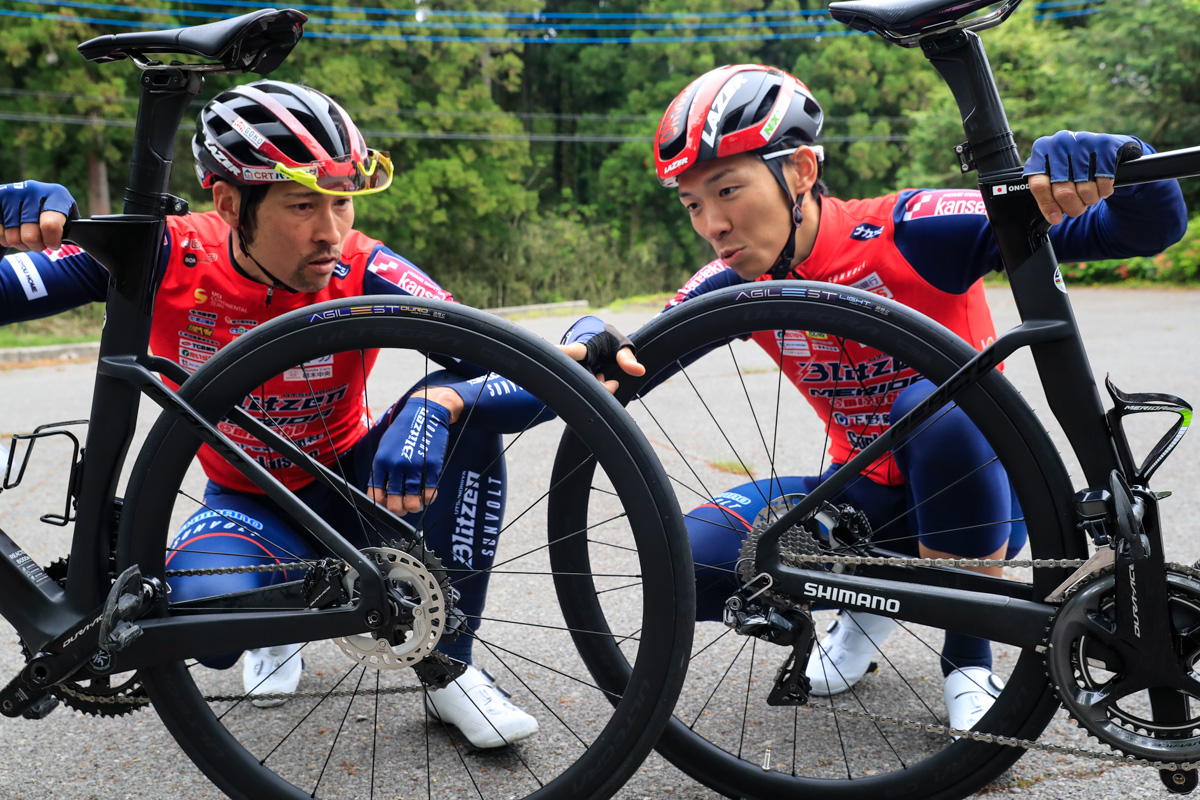 話は派生モデルのLIGHTとDUROへ。改めて乗り比べた2人は何を思う?