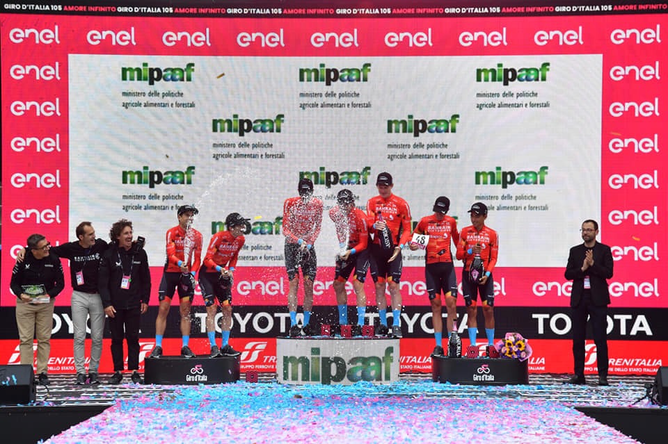 チーム総合成績で優勝したバーレーン・ヴィクトリアス