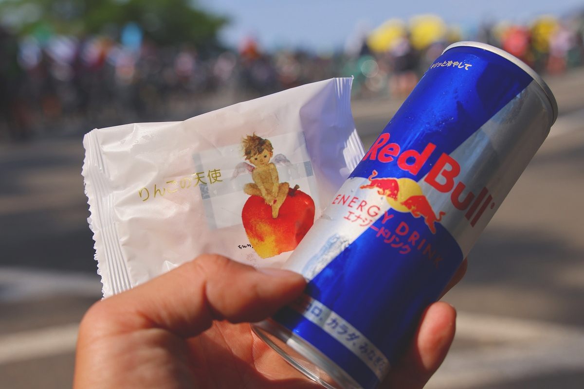 ゴール後に「開運堂りんごの天使」と「レッドブル」を頂きました!