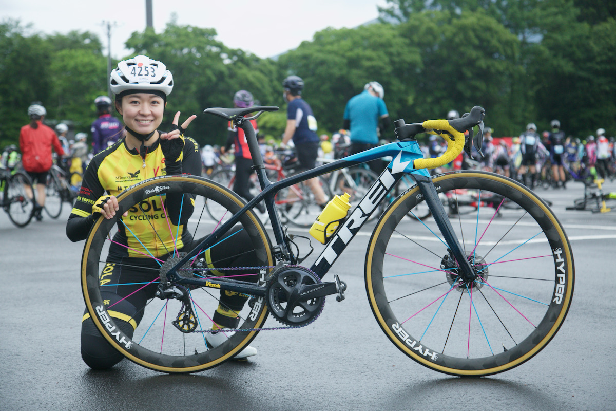 金井古都美(Team SOLA)とトレック Emonda SL5