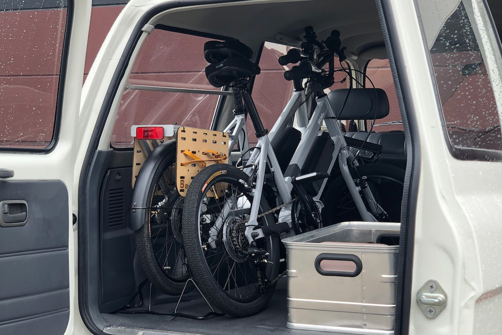 車にも載せやすいコンパクトサイズだ