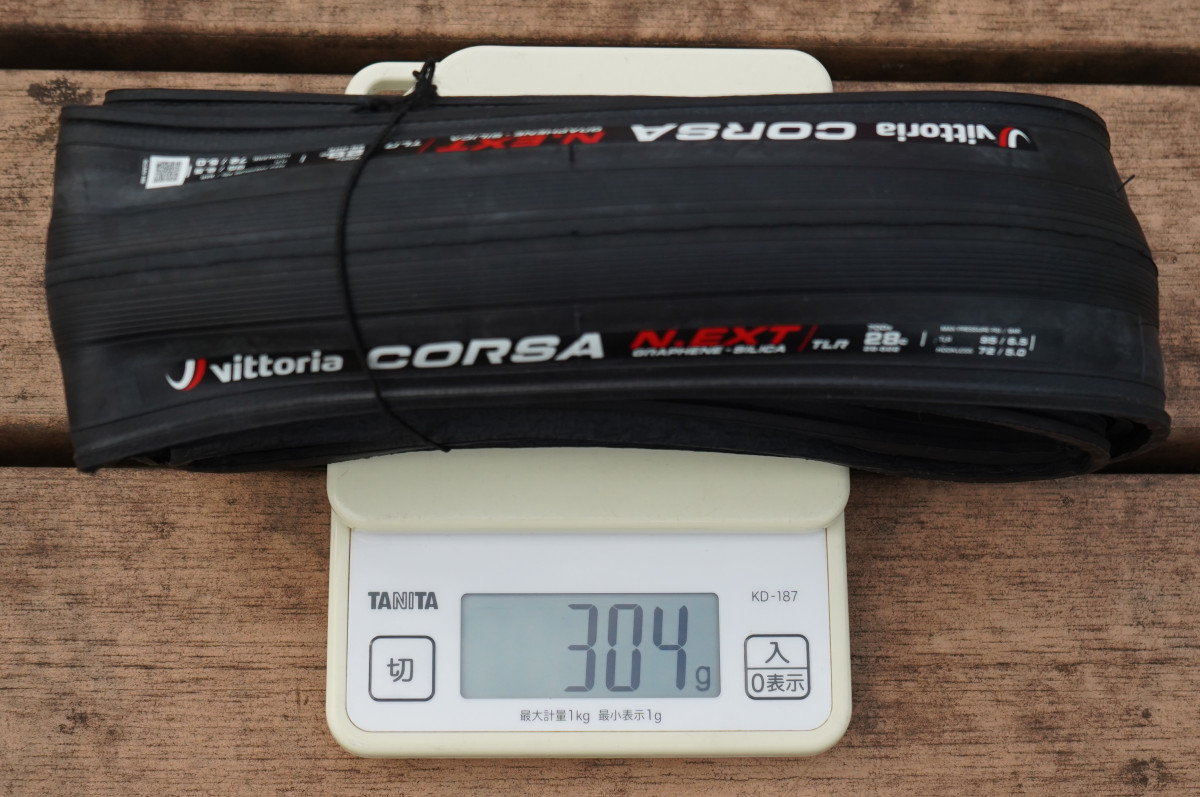 チューブレスレディモデル(28C)の実測重量は304g(カタログ値300g)