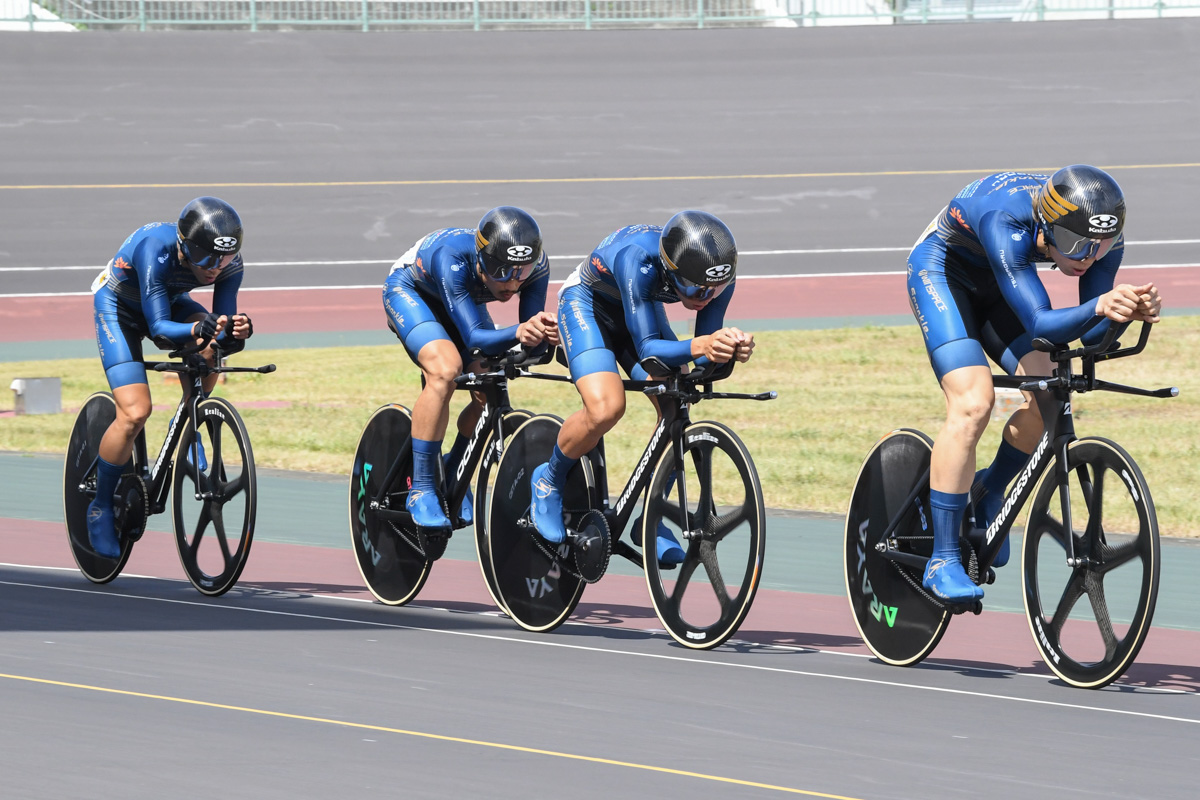 男子4kmチームパーシュート 4分24秒604の大会新記録を出したスパークルおおいたレーシングチーム