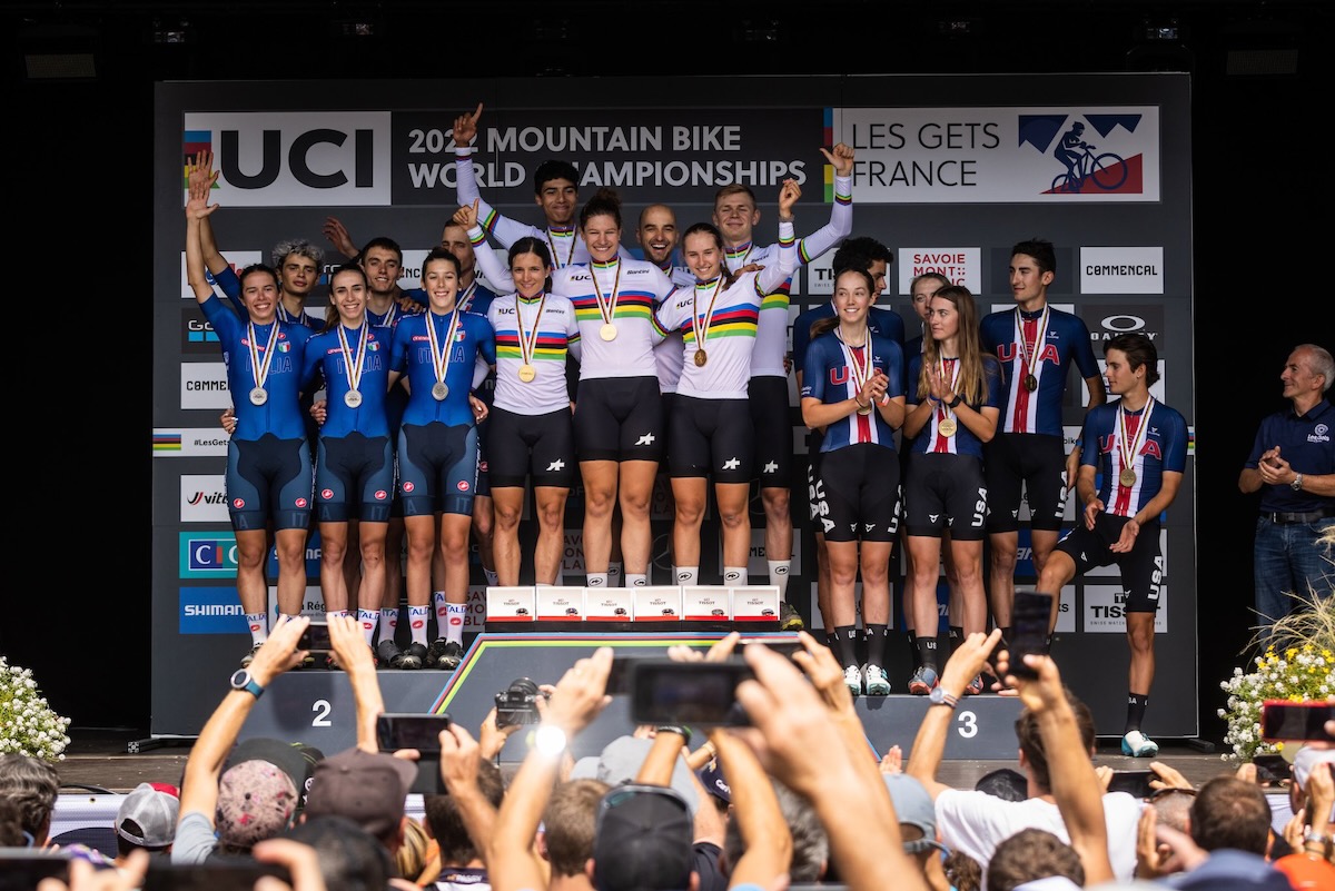チームリレー結果:2位イタリア、1位スイス、3位アメリカ