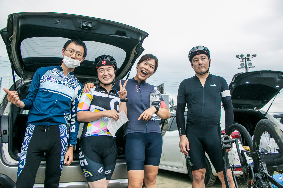 早朝、勝沼中学校のグラウンドに集まった皆さん。準備万端整いました?